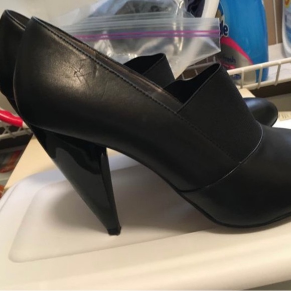 Tahari black booties - Picture 3 of 3